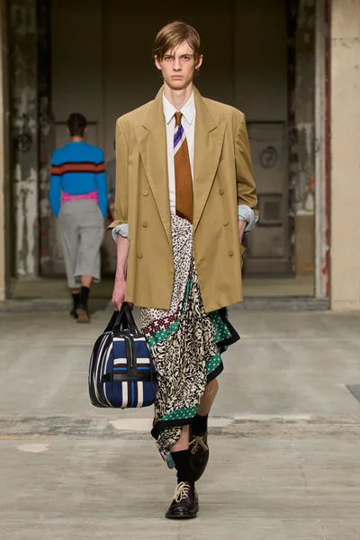 Look 19